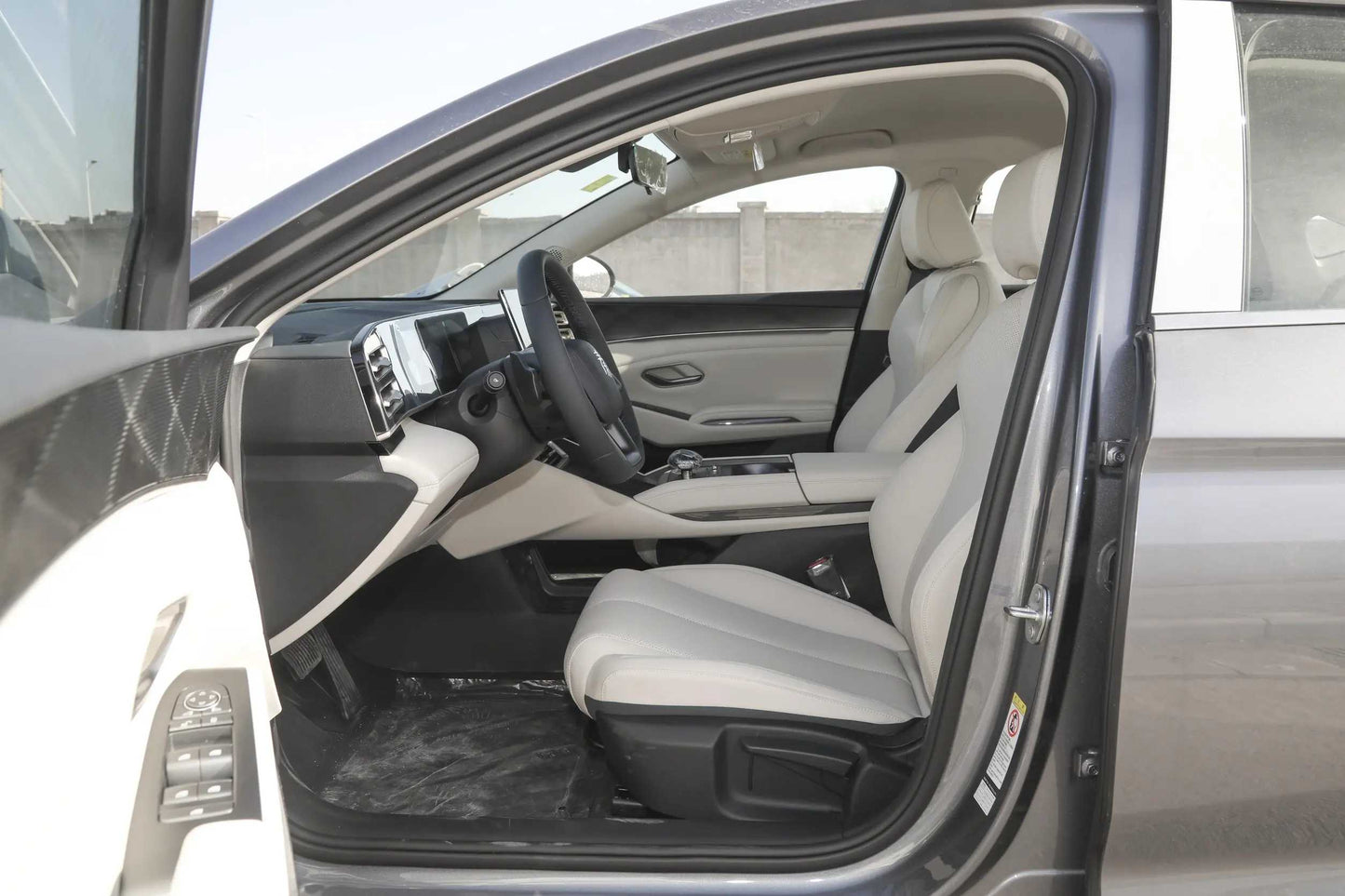 BYD Qin L DM-i Compact Plug-in Hybrid Sedan
