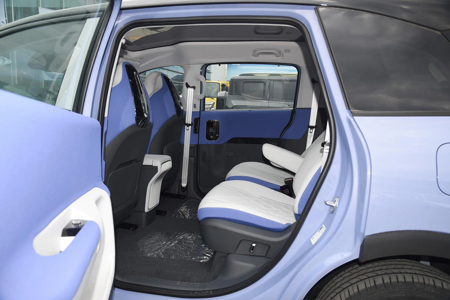 Arcfox Kaola Compact Family-Friendly Electric MPV