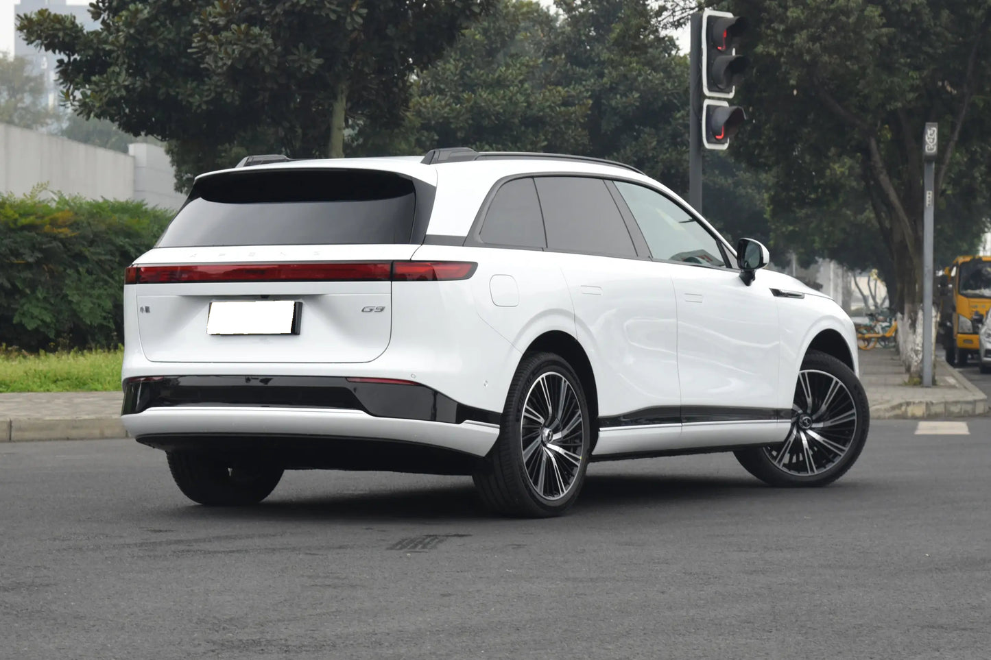 XPeng G9 Mid-size Luxury SUV Ultra Long Range 800V Fast Charging Platform