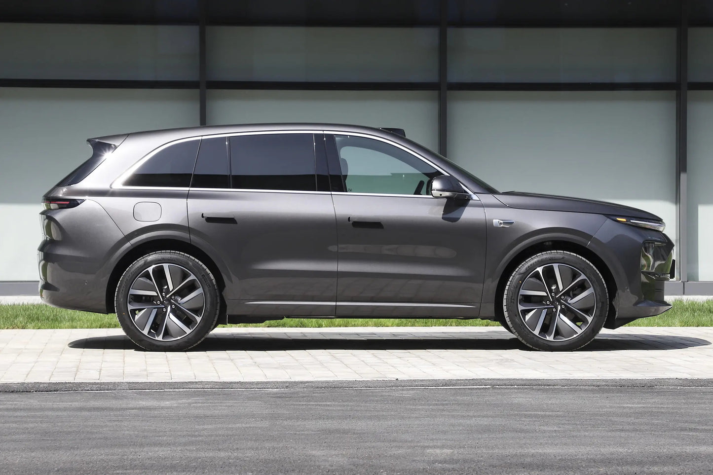 Li Auto L6 Extended Electric Mid-Size SUV