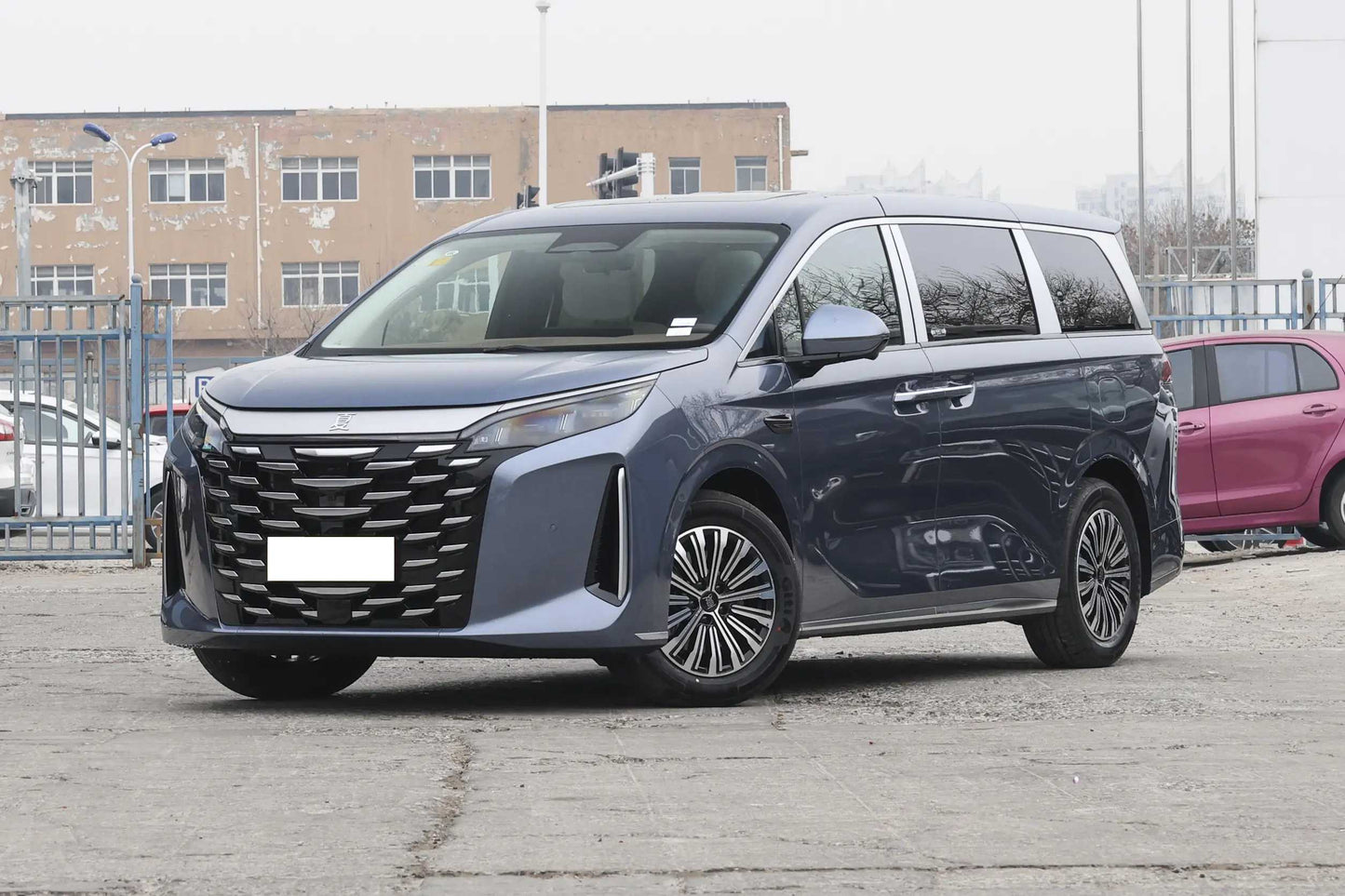 BYD Xia Full-Size Luxury Plug-in Hybrid MPV