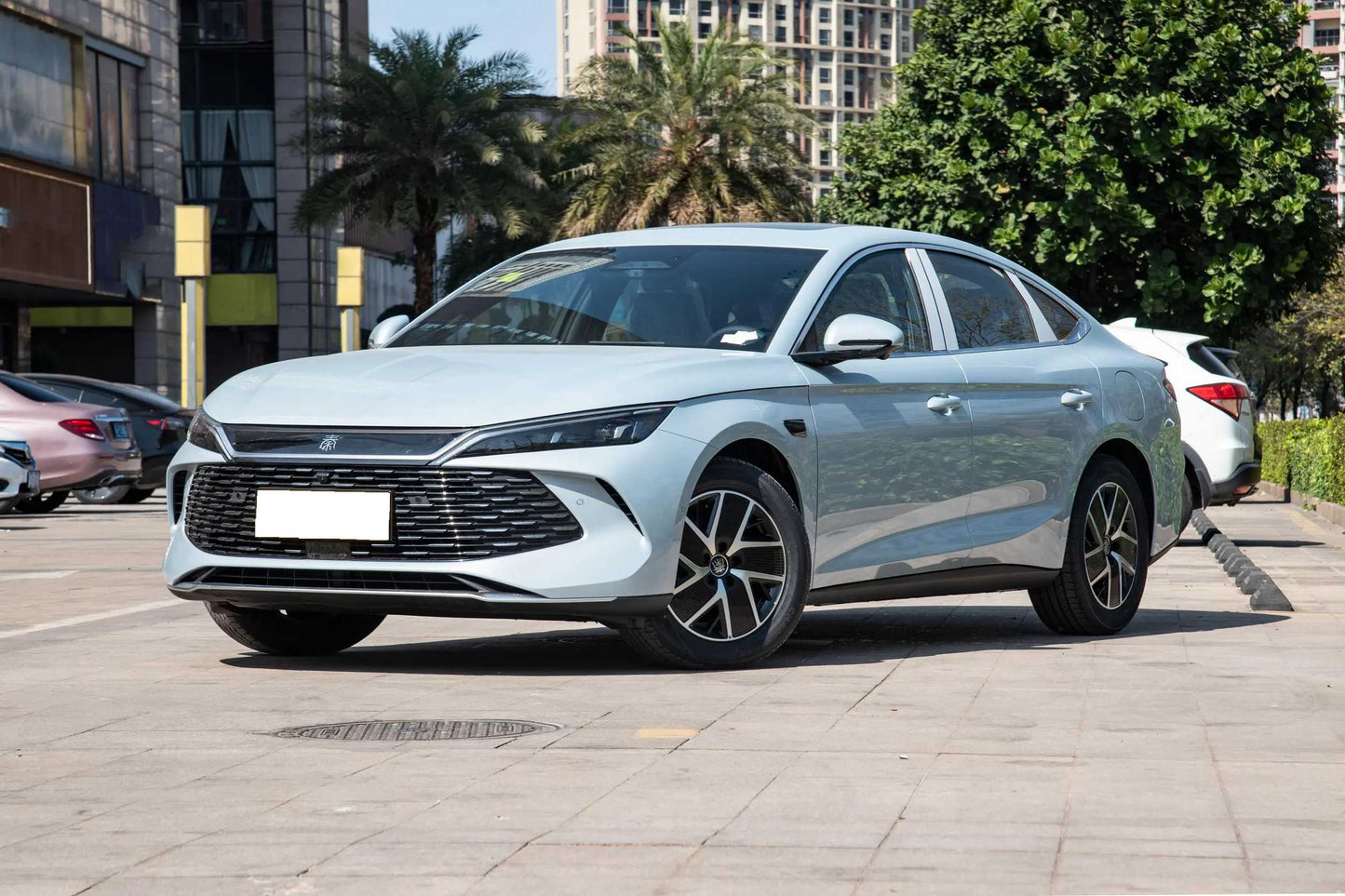 BYD Qin L DM-i Compact Plug-in Hybrid Sedan