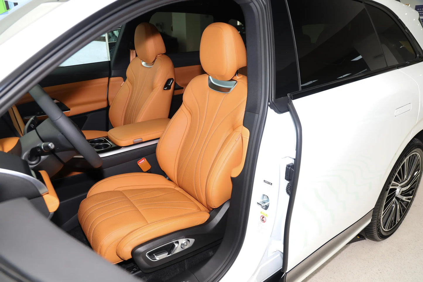 XPeng G9 Mid-size Luxury SUV Ultra Long Range 800V Fast Charging Platform