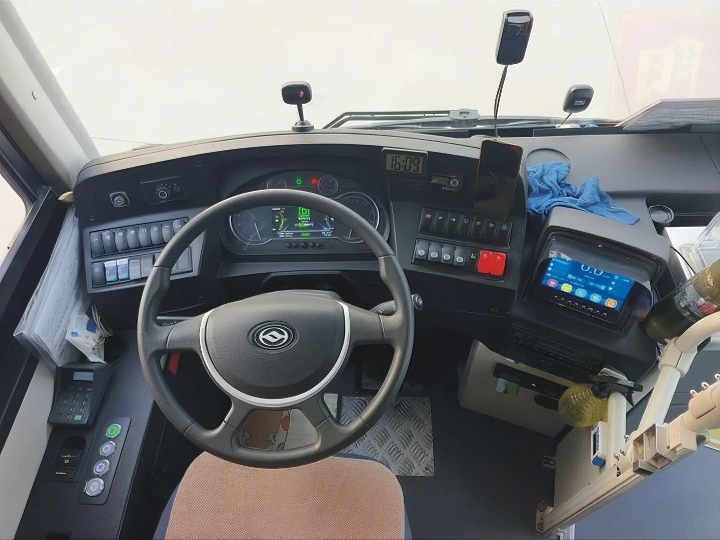 Huanghai Auto 8.5m Pure Electric Bus Rear Battery DD6851EV