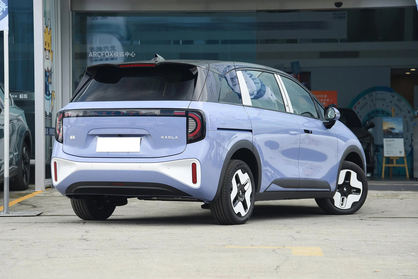 Arcfox Kaola Compact Family-Friendly Electric MPV