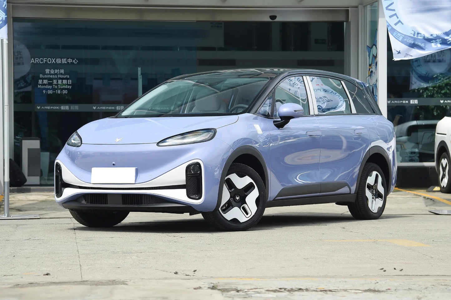 Arcfox Kaola Compact Family-Friendly Electric MPV