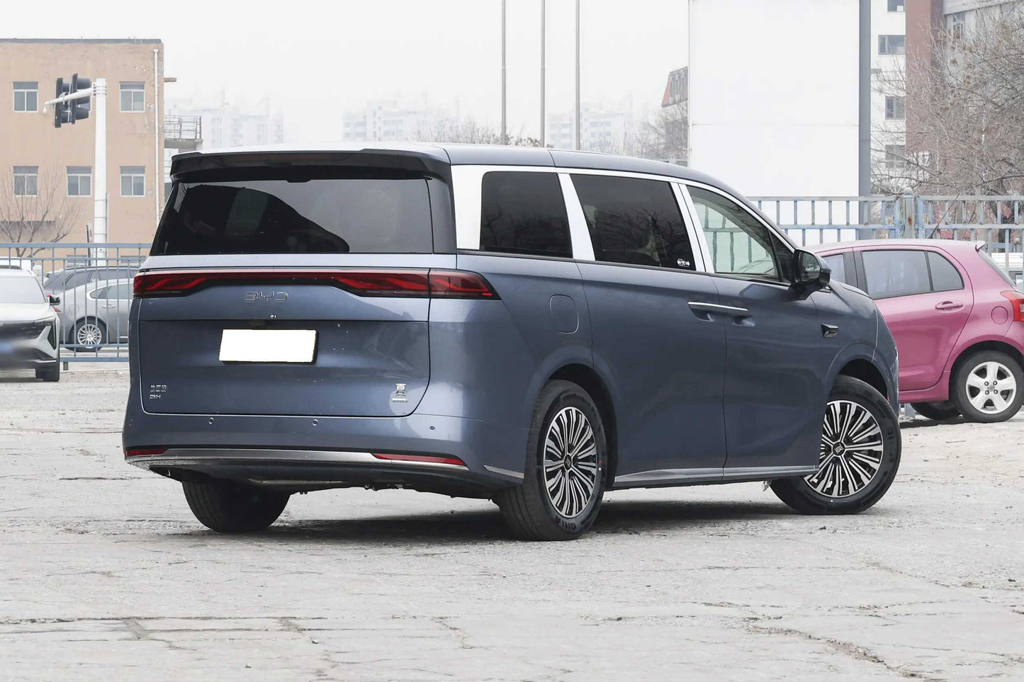 BYD Xia Full-Size Luxury Plug-in Hybrid MPV