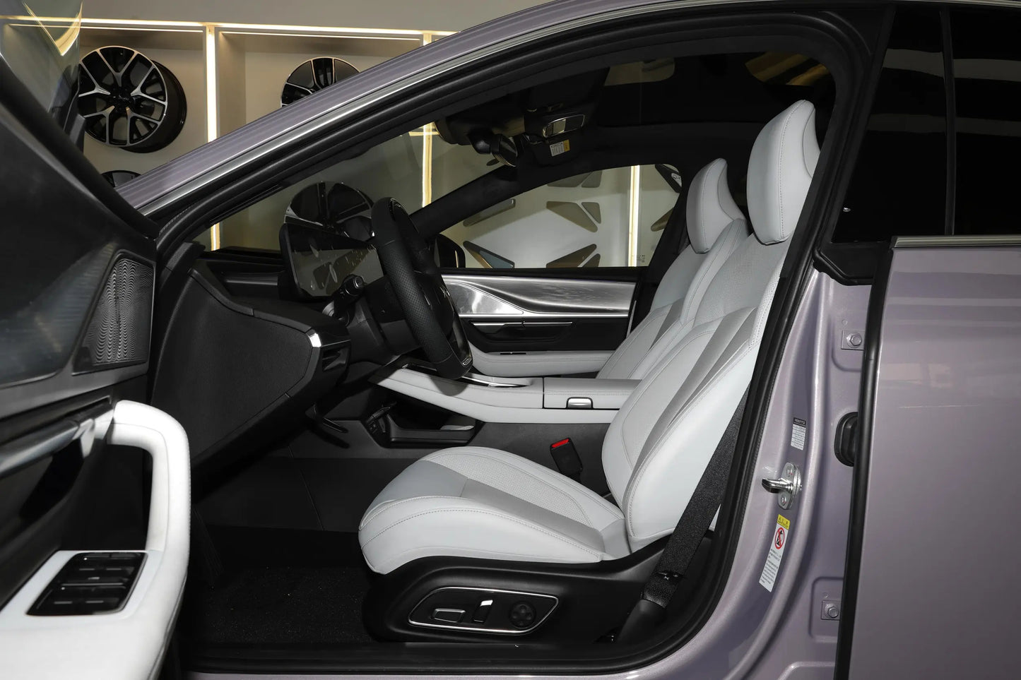 XPeng P7i Mid-Size Pure Electric Hatchback Sedan