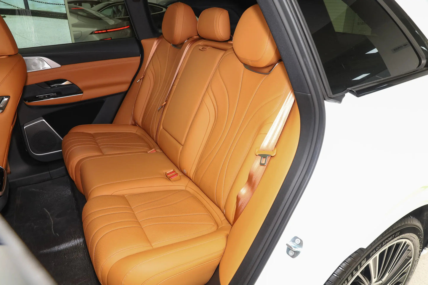 XPeng G9 Mid-size Luxury SUV Ultra Long Range 800V Fast Charging Platform