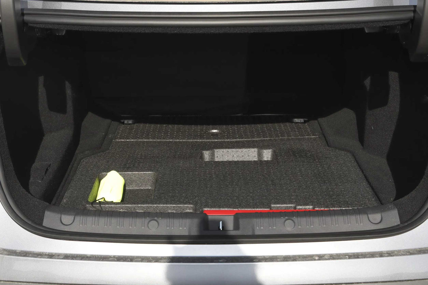 BYD Qin L DM-i Compact Plug-in Hybrid Sedan