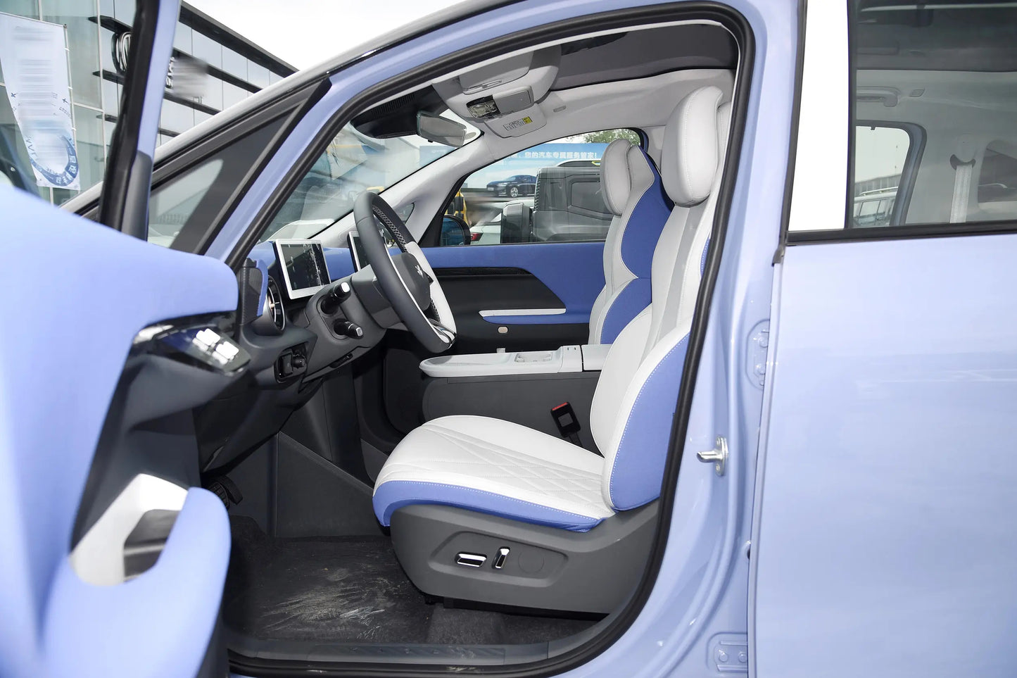 Arcfox Kaola Compact Family-Friendly Electric MPV