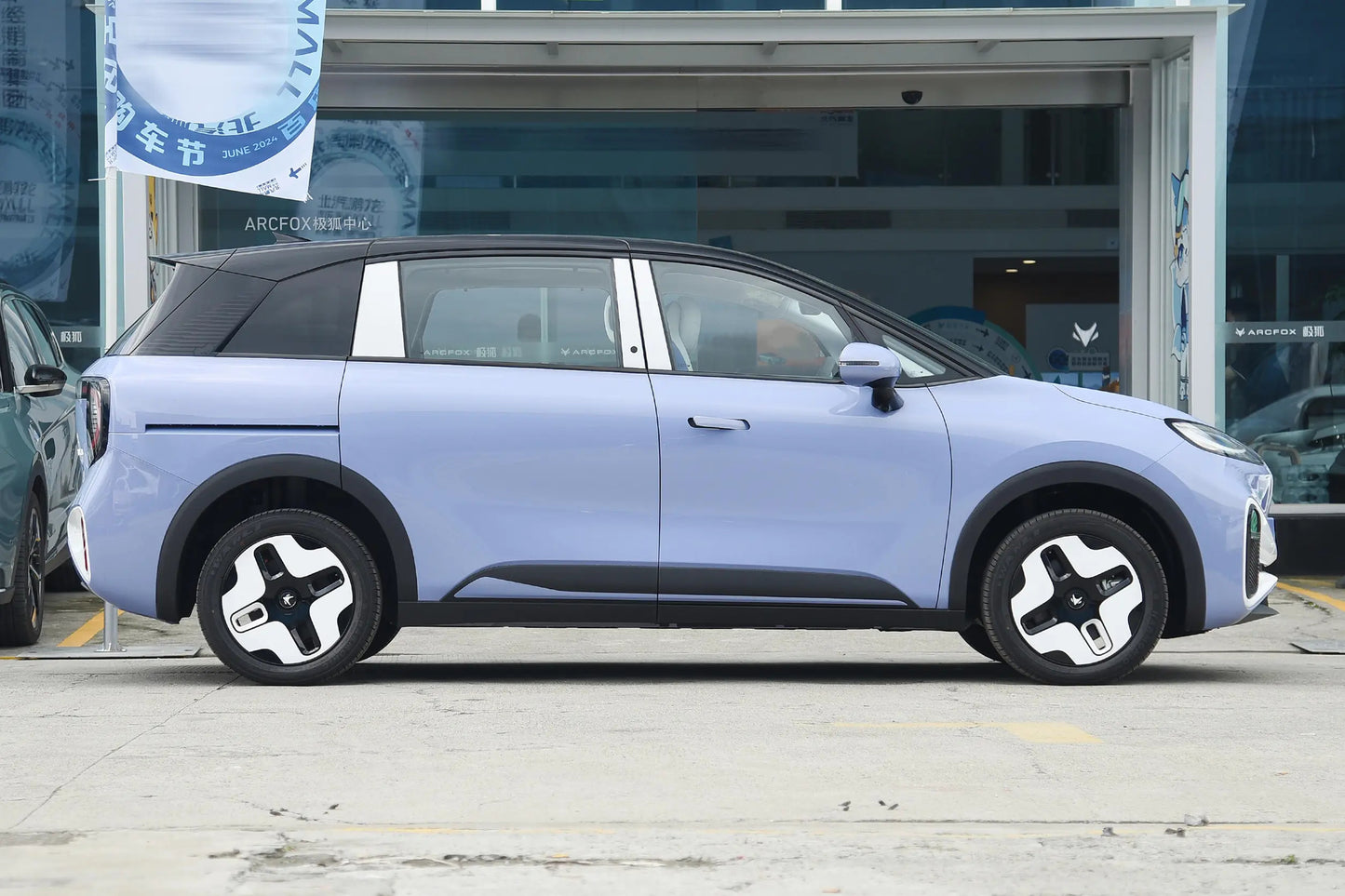 Arcfox Kaola Compact Family-Friendly Electric MPV